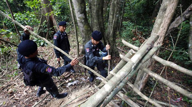 thai-police-border-622.jpg
