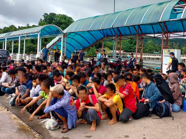 စက်တင်ဘာလအတွင်း ဖမ်းဆီးခံရတဲ့ မြန်မာအလုပ်သမား လေးရာကျော် ပြန်ပို့ခံရ စက်တင်ဘာလအတွင်း ဖမ်းဆီးခံရတဲ့ မြန်မာအလုပ်သမား လေးရာကျော် ပြန်ပို့ခံရ