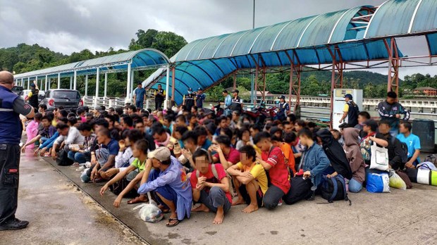 ရက် ၁၂ဝ စီမံကိန်းကာလအတွင်း မြန်မာအလုပ်သမား နှစ်သိန်းကျော် ဖမ်းဆီးခံရ ရက် ၁၂ဝ စီမံကိန်းကာလအတွင်း မြန်မာအလုပ်သမား နှစ်သိန်းကျော် ဖမ်းဆီးခံရ