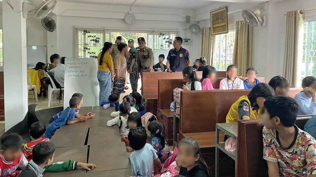 မြန်မာကလေး နှစ်ရာနီးပါး ပညာသင်နေတဲ့ စာသင်ကျောင်းကို ထိုင်းအာဏာပိုင်တွေ ဝင်ဖမ်း မြန်မာကလေး နှစ်ရာနီးပါး ပညာသင်နေတဲ့ စာသင်ကျောင်းကို ထိုင်းအာဏာပိုင်တွေ ဝင်ဖမ်း