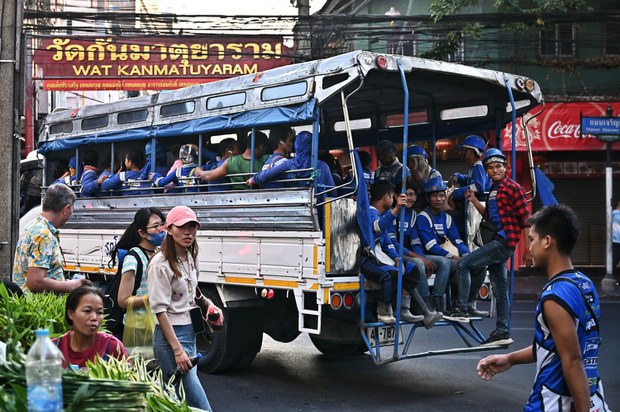 မြန်မာနဲ့ ကမ္ဘောဒီးယားအလုပ်သမားတွေ အလုပ်လုပ်ခွင့်သက်တမ်းတိုးဖို့ ထိုင်းအစိုးရ သတိပေး မြန်မာနဲ့ ကမ္ဘောဒီးယားအလုပ်သမားတွေ အလုပ်လုပ်ခွင့်သက်တမ်းတိုးဖို့ ထိုင်းအစိုးရ သတိပေး