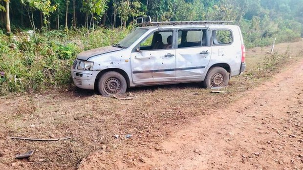 သထုံမှာ ဘုရားပွဲထဲ လက်နက်ကြီး ပစ်ခတ်လို့ အရပ်သားသုံးဦးသေ၊ ရှစ်ဦး ဒဏ်ရာရ သထုံမှာ ဘုရားပွဲထဲ လက်နက်ကြီး ပစ်ခတ်လို့ အရပ်သားသုံးဦးသေ၊ ရှစ်ဦး ဒဏ်ရာရ