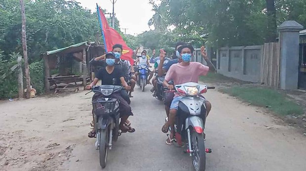 မုံရွာမြို့မှာ လူငယ်သုံးဦး ပစ်သတ်ခံရ မုံရွာမြို့မှာ လူငယ်သုံးဦး ပစ်သတ်ခံရ