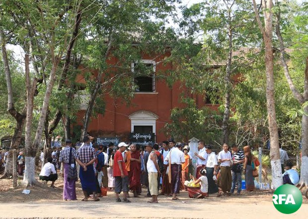students-tharyarwaddy-court-620.jpg students-tharyarwaddy-court-620.jpg