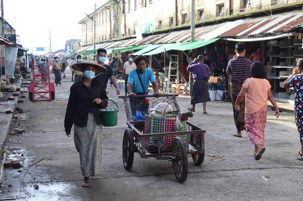 စစ်တွေမှာ စစ်ကောင်စီတပ်ရဲ့ လက်ပစ်ဗုံးကြောင့် ရိုဟင်ဂျာ နှစ်ဦးသေ၊ သုံးဦးဒဏ်ရာရ