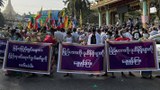 ရုန်းရင်းဆန်ခတ်ဖြစ်ခဲ့တဲ့ UEC ကန့်ကွက်ပွဲနဲ့ တပ်မတော် ထောက်ခံပွဲ