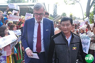 british-ambassador-kachin-305.jpg british-ambassador-kachin-305.jpg