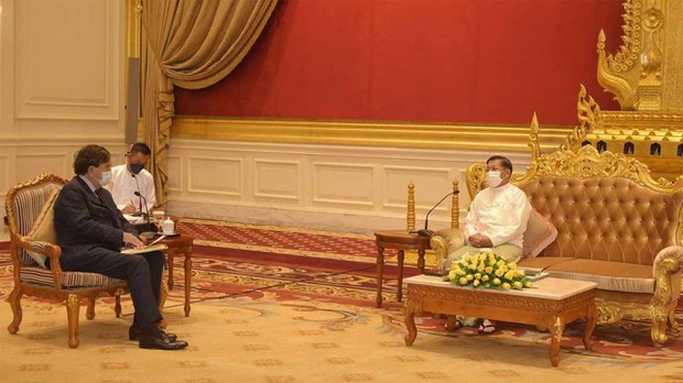 အမေရိကန်သံအမတ်ဟောင်း ဘီလ်ရစ်ချတ်ဆန်နဲ့ စစ်ကောင်စီဥက္ကဋ္ဌ တွေ့ အမေရိကန်သံအမတ်ဟောင်း ဘီလ်ရစ်ချတ်ဆန်နဲ့ စစ်ကောင်စီဥက္ကဋ္ဌ တွေ့
