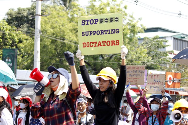 စစ်ဗိုလ်ချုပ်နှစ်ဦးနဲ့ လုပ်ငန်းရှင်တချို့ကို အမေရိကန်၊ ဗြိတိန်နဲ့ ကနေဒါ ဒဏ်ခတ်ပိတ်ဆို့အရေးယူ စစ်ဗိုလ်ချုပ်နှစ်ဦးနဲ့ လုပ်ငန်းရှင်တချို့ကို အမေရိကန်၊ ဗြိတိန်နဲ့ ကနေဒါ ဒဏ်ခတ်ပိတ်ဆို့အရေးယူ