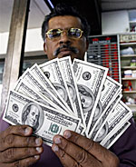 singapore_money_dealer_150p.jpg