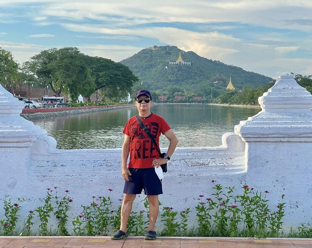 ဒေါက်တာနေစိုးမောင်နဲ့အတူ ဆရာဝန်လူငယ် ၁၁ ယောက်ကိုစစ်ဆေးနေ