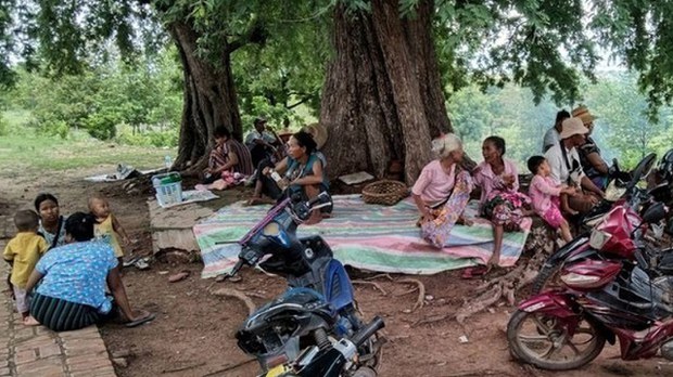 ဝက်လက်မှာ စစ်ကြောင်းတွေကြောင့် ဒေသခံ လေးထောင်ကျော်ထွက်ပြေးနေရ ဝက်လက်မှာ စစ်ကြောင်းတွေကြောင့် ဒေသခံ လေးထောင်ကျော်ထွက်ပြေးနေရ
