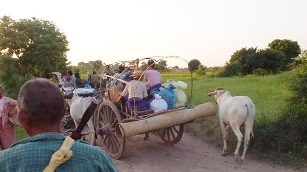 ဝက်လက်မှာ စစ်ကြောင်းထိုးနေလို့ ဒေသခံနှစ်သောင်းကျော် နေရပ်စွန့်ခွာ ထွက်ပြေးနေရ ဝက်လက်မှာ စစ်ကြောင်းထိုးနေလို့ ဒေသခံနှစ်သောင်းကျော် နေရပ်စွန့်ခွာ ထွက်ပြေးနေရ