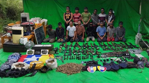 ဝက်လက်မြို့နယ် ရွှေပန်းကုန်းရဲစခန်း သိမ်းပိုက်ခံရပြီး စခန်းမှူးအပါအဝင် ၁၆ ဦး ဖမ်းဆီးခံရ ဝက်လက်မြို့နယ် ရွှေပန်းကုန်းရဲစခန်း သိမ်းပိုက်ခံရပြီး စခန်းမှူးအပါအဝင် ၁၆ ဦး ဖမ်းဆီးခံရ