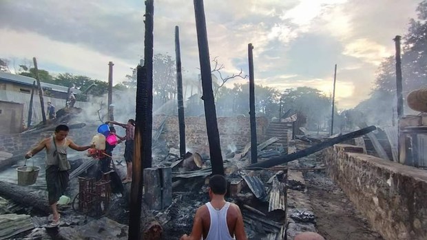 ဝက်လက် ရွာသာကြီးရွာမှာ လက်နက်ကြီးထိမှန်ပြီး ငါးဦးထက်မနည်း ဒဏ်ရာရ ဝက်လက် ရွာသာကြီးရွာမှာ လက်နက်ကြီးထိမှန်ပြီး ငါးဦးထက်မနည်း ဒဏ်ရာရ