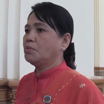 ရသေ့တောင်မြို့နယ်က ပြည်သူ့လွှတ်တော် ကိုယ်စားလှယ် ဒေါ်ခင်စောဝေ ကို တွေ့ရစဉ်