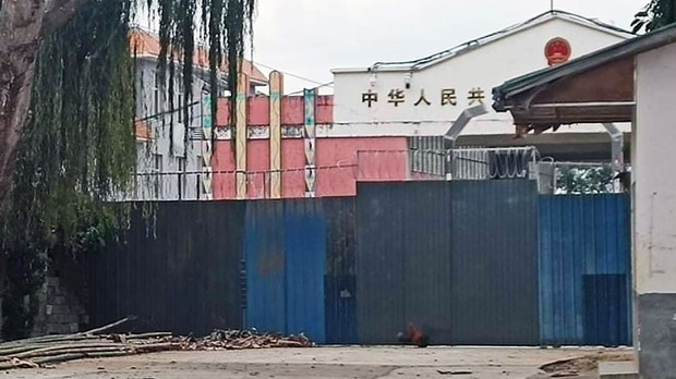 lwaljal-gate.jpg lwaljal-gate.jpg