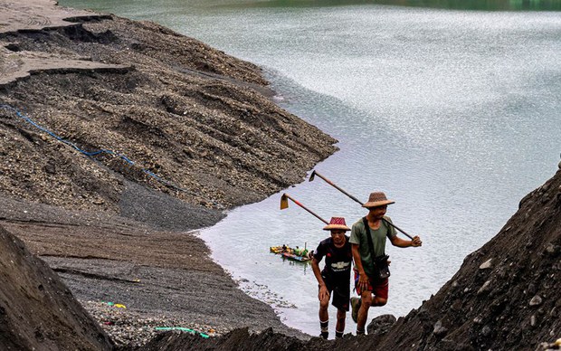 ဖားကန့်မှာ ကျောက်တူးသမားအယောက် ၅ဝ နီးပါးဖမ်းဆီးခံရ