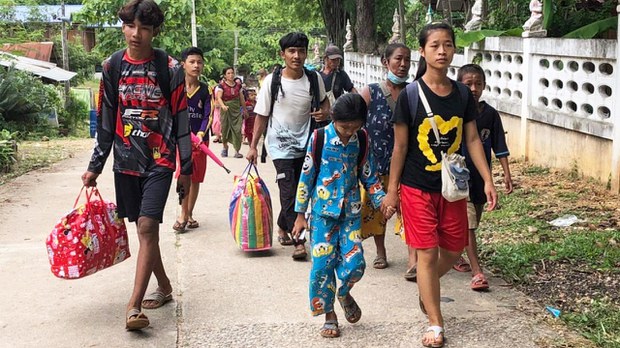 ထိုင်း-မြန်မာနယ်စပ်က စစ်ဘေးဒုက္ခသည် ၇၀၀ ခန့် စားနပ်ရိက္ခာအခက်ကြုံနေ ထိုင်း-မြန်မာနယ်စပ်က စစ်ဘေးဒုက္ခသည် ၇၀၀ ခန့် စားနပ်ရိက္ခာအခက်ကြုံနေ