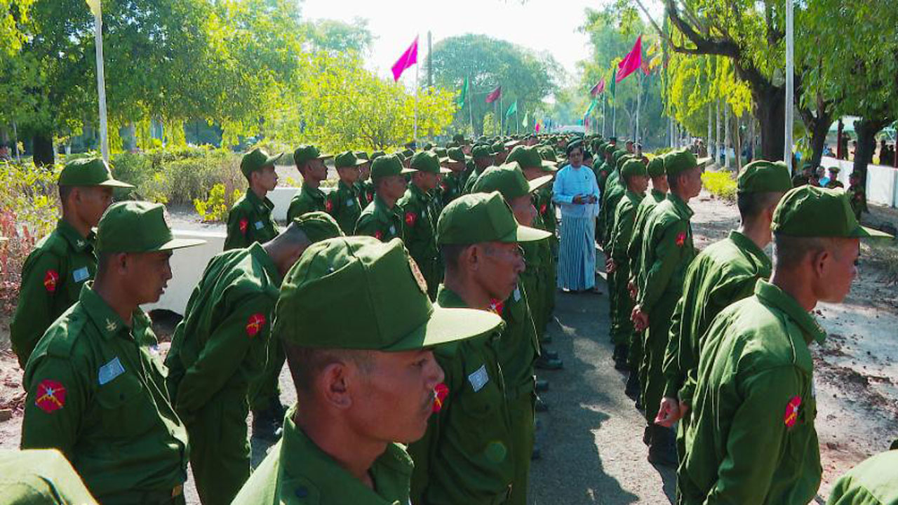 ရန်ကုန်တိုင်း၊ နယ်မြေခံသင်တန်းကျောင်းတွင် ပြည်သူ့စစ်မှုထမ်းသင်တန်း အမှတ်စဉ် (၂) သင်တန်းဖွင့်ပွဲ အခမ်းအနားကို ၂၀၂၄ ခုနှစ်၊ မေလ ၁၄ ရက်နေ့တွင် ကျင်းပစဉ်။ (Photo: Myanmar Digital News)