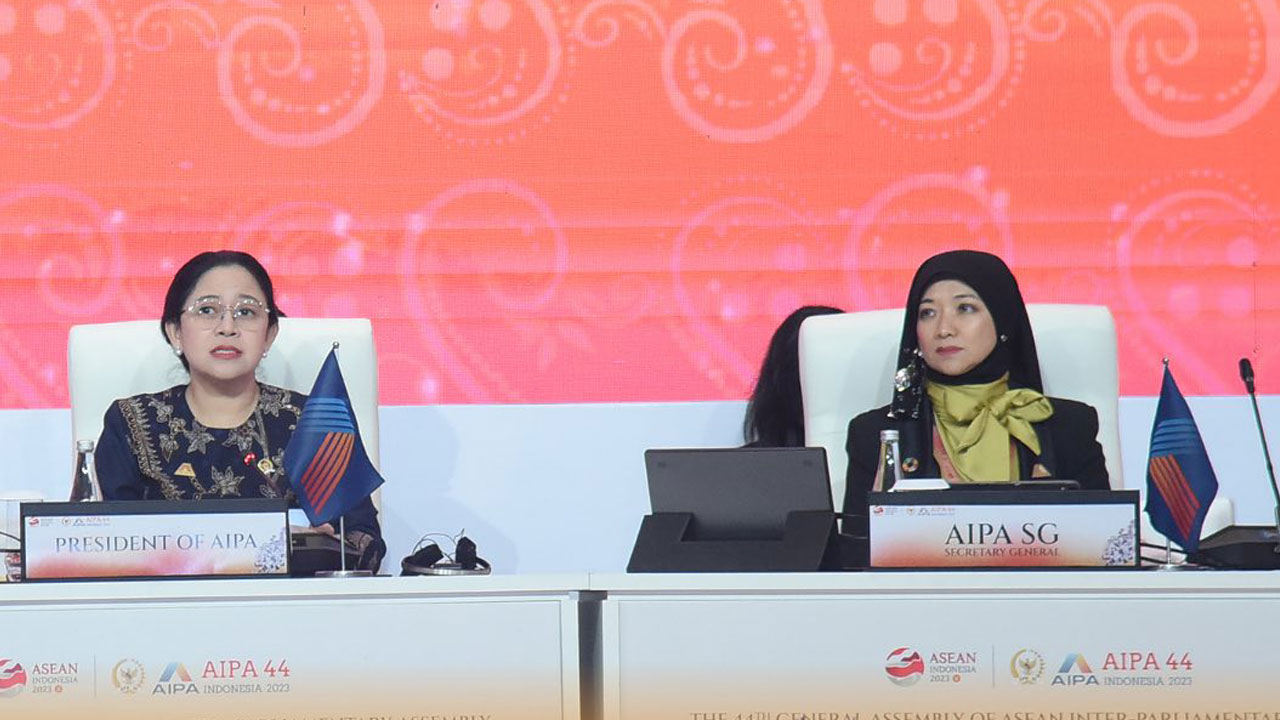 AIPA ဥက္ကဋ္ဌ  Puan Maharani နှင့် အတွင်းရေးမှူး Ar. Siti Rozaimeriyanty Dato Haji Abdul Rahman တို့အား ၂၀၂၃ ခုနှစ်၊ သြဂုတ်လ ၉ ရက်‌နေ့ကက တွေ့ရစဉ်။ (Photo: AIPA)
