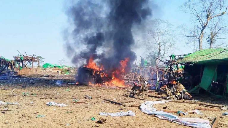airstrike-kachin.jpg ကချင်ပြည်နယ်၊ တနိုင်းမြို့နယ်၊ စန်လွန်ရွှေမှော်ကို စစ်ကောင်စီတပ် ဗုံးကြဲပြီးနောက် ၂၀၂၅ ခုနှစ်၊ ဇန်နဝါရီလ ၁၁ ရက်တွင် တွေ့ရစဉ်။ (Kachin News Group Photo)