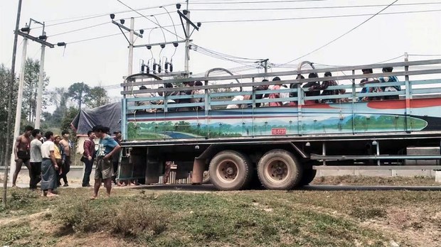 ဖားကန့်မြို့နယ်မှာ ခရစ်ယာန်ဓမ္မဆရာနဲ့ ကလေးနှစ်ဦးအပါအဝင် လူ ၃၀ ခန့် ဖမ်းဆီးခံရ ဖားကန့်မြို့နယ်မှာ ခရစ်ယာန်ဓမ္မဆရာနဲ့ ကလေးနှစ်ဦးအပါအဝင် လူ ၃၀ ခန့် ဖမ်းဆီးခံရ