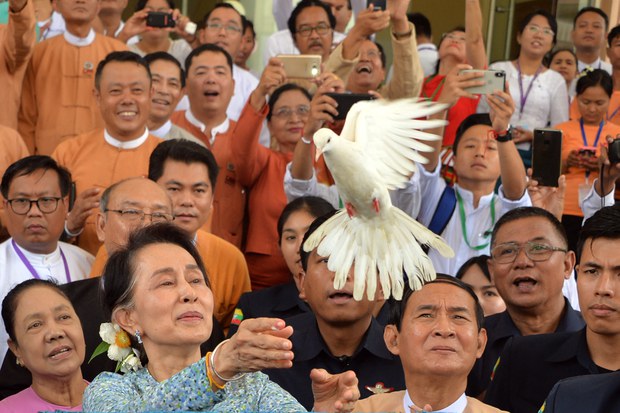 ဒေါ်အောင်ဆန်းစုကြည်ကို ပြစ်ဒဏ်လျှော့ပေါ့ရုံနဲ့ နိုင်ငံတကာအမြင် ပြောင်းလဲစရာမရှိ ဒေါ်အောင်ဆန်းစုကြည်ကို ပြစ်ဒဏ်လျှော့ပေါ့ရုံနဲ့ နိုင်ငံတကာအမြင် ပြောင်းလဲစရာမရှိ