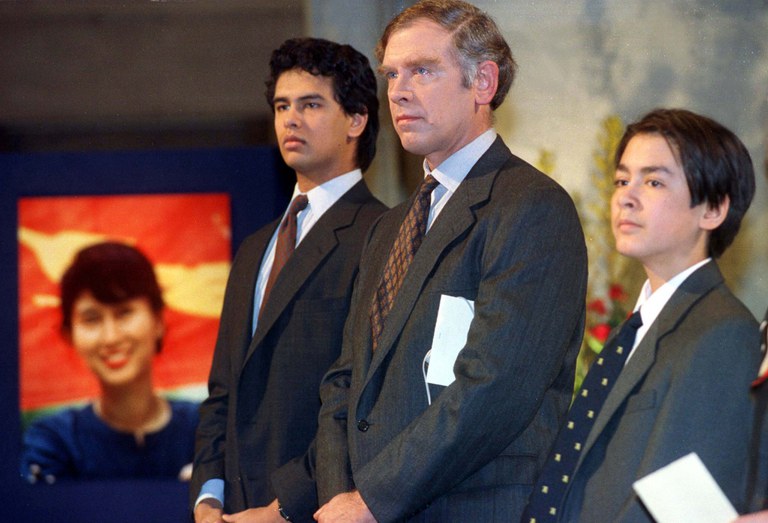 1999-03-27T120000Z_1893666882_PBEAHULVSDT_RTRMADP_3_NORWAY.JPG 1999-03-27T120000Z_1893666882_PBEAHULVSDT_RTRMADP_3_NORWAY.JPG
