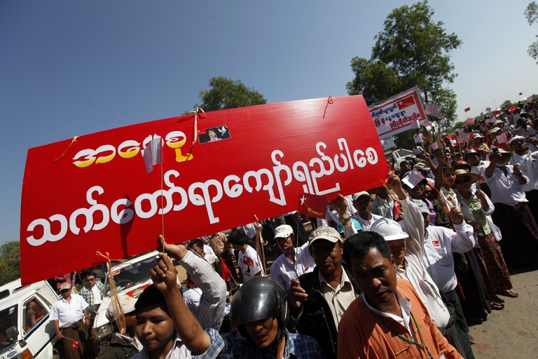 2012-02-07T120000Z_506330377_GM1E8271JR701_RTRMADP_3_MYANMAR.JPG 2012-02-07T120000Z_506330377_GM1E8271JR701_RTRMADP_3_MYANMAR.JPG