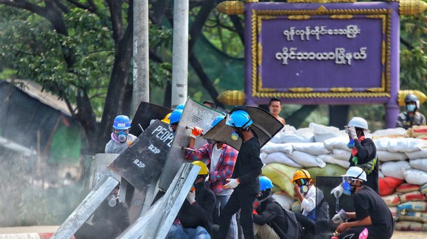 ဧရာဝတီတိုင်းက အာဏာရှင်ခုခံရေး ဧရာဝတီတိုင်းက အာဏာရှင်ခုခံရေး