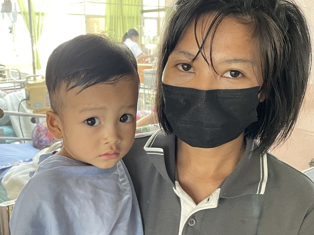 ဘန်ကောက်မြို့ရောက် မြန်မာအလုပ်သမားမောင်နှံ ကလေးဆေးကုဖို့ အခက်ကြုံနေရ