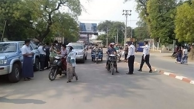မကွေးတိုင်း မြို့လေးမြို့မှာ Mask မတပ်၊ လွယ်အိတ်မလွယ်ဖို့ စစ်ကောင်စီအမိန့်ထုတ် မကွေးတိုင်း မြို့လေးမြို့မှာ Mask မတပ်၊ လွယ်အိတ်မလွယ်ဖို့ စစ်ကောင်စီအမိန့်ထုတ်