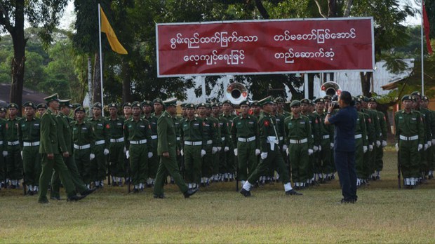ချင်းဒေသတိုက်ပွဲမှာ စစ်မှုထမ်းသင်တန်းဆင်းတွေကိုပါ အသုံးပြုနေကြောင်း CDF ပြော ချင်းဒေသတိုက်ပွဲမှာ စစ်မှုထမ်းသင်တန်းဆင်းတွေကိုပါ အသုံးပြုနေကြောင်း CDF ပြော