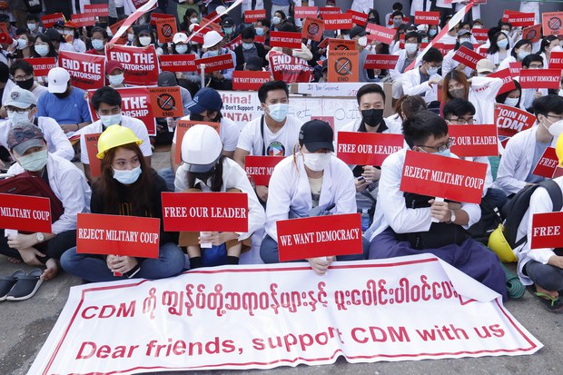 စစ်အာဏာသိမ်းပြီး နှစ်နှစ်နီးပါးကြာတဲ့အထိ ဆရာဝန်တွေ ဖိနှိပ်ခံနေရဆဲ စစ်အာဏာသိမ်းပြီး နှစ်နှစ်နီးပါးကြာတဲ့အထိ ဆရာဝန်တွေ ဖိနှိပ်ခံနေရဆဲ