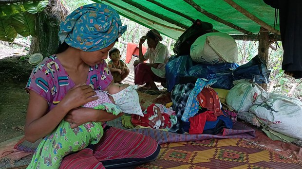 karenni-refugees-family.jpg karenni-refugees-family.jpg