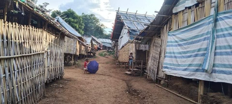 ချင်းပြည်နယ် ကန်ပက်လက်မြို့နယ်မှ စစ်ဘေးဒုက္ခစခန်းတစ်ခုအား ၂၀၂၃ ခုနှစ် မေလ ၂၇ ရက်နေ့က တွေ့ရစဉ်။ (Photo: Kanpetlet Voice)
