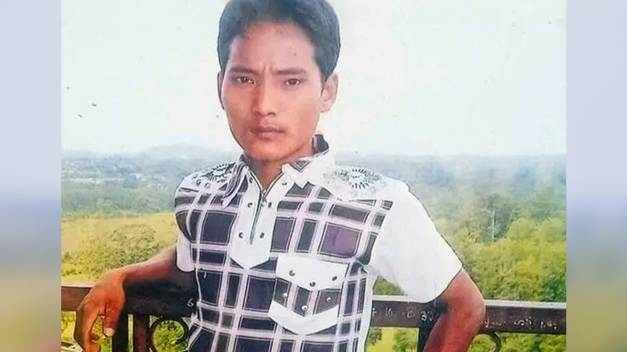 အိန္ဒိယနိုင်ငံ၊ မဏိပူရ်ထောင်၊ အချုပ်ခန်းအတွင်းမှာ သေဆုံးသွားသည့် ကိုလမ်းခိုချွန်းကို တွေ့ရစဉ်။ (Photo: Citizen Journalist)