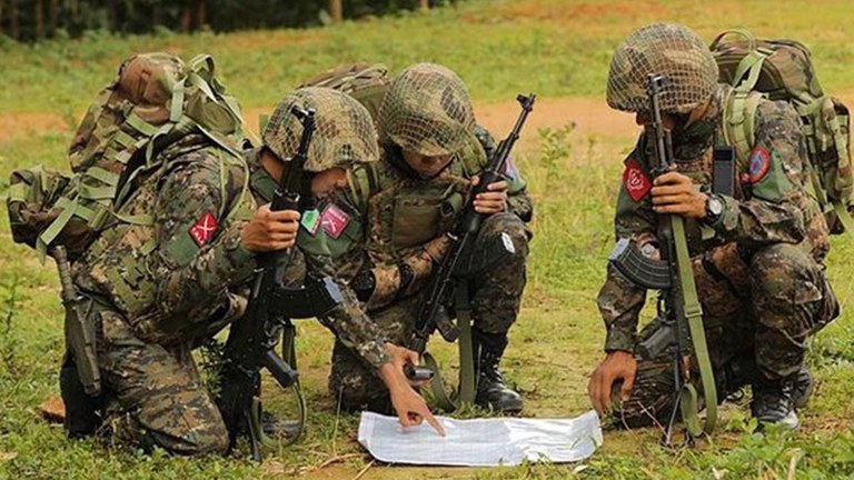 မြောက်ပိုင်း မဟာမိတ်သုံးဖွဲ့ TNLA, MNDAA, AA တပ်ဖွဲ့ဝင်များကို တွေ့ရစဥ်။ (Arakan Army)