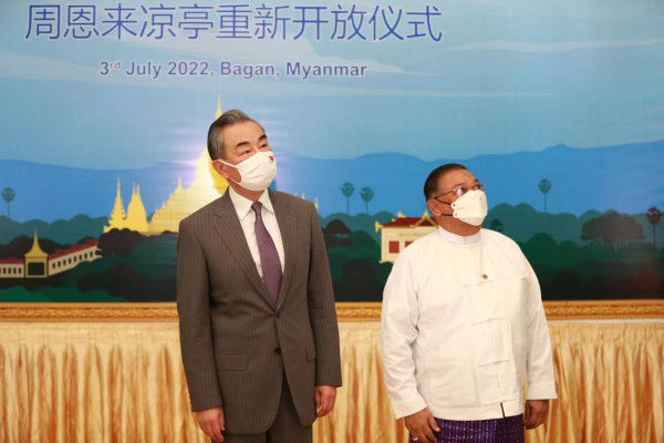 တရုတ်နိုင်ငံခြားရေးဝန်ကြီး ဝမ်ယိ နှင့် စစ်ကောင်စီ နိုင်ငံခြားရေးဝန်ကြီး ဦးဝဏ္ဏမောင်လွင် တို့ကို ၂၀၂၂ ခုနှစ် ဇူလိုင်လ ၃ ရက်နေ့က ပုဂံမြို့မှာ တွေ့ရစဥ်