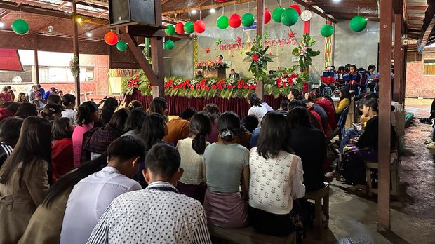 ခရစ္စမတ်လက်ဆောင်အဖြစ် အမြန်ငြိမ်းချမ်းချင်ကြောင်း ကချင်စစ်ဘေးဒုက္ခသည်တွေ ပြော ခရစ္စမတ်လက်ဆောင်အဖြစ် အမြန်ငြိမ်းချမ်းချင်ကြောင်း ကချင်စစ်ဘေးဒုက္ခသည်တွေ ပြော