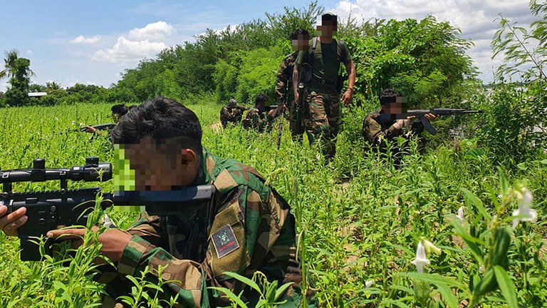 မုံရွာခရိုင် ပြည်သူ့ကာကွယ်ရေးတပ်မတော် တပ်ရင်း (၄) တပ်ဖွဲ့ဝင်တချို့အား ၂၀၂၃ ခုနှစ်၊ ဩဂုတ်လ ၂၀ ရက်နေ့က တွေ့ရစဉ်။ (Photo: မုံရွာခရိုင် အမှတ်၄တပ်ရင်း _ Chindwin Attack Force)