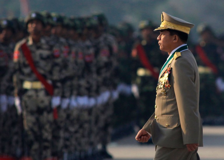 ၂ဝ၁၂ ခုနှစ် မတ်လ ၂၇ ရက်နေ့က နေပြည်တော်တွင် ကျင်းပသည့် ၆၇ နှစ်မြောက် တပ်မတော်နေ့အခမ်းအနား တက်ရောက်လာသည့် ဗိုလ်ချုပ်မှူးကြီး မင်းအောင်လှိုင်။ (Photo: Reuters)