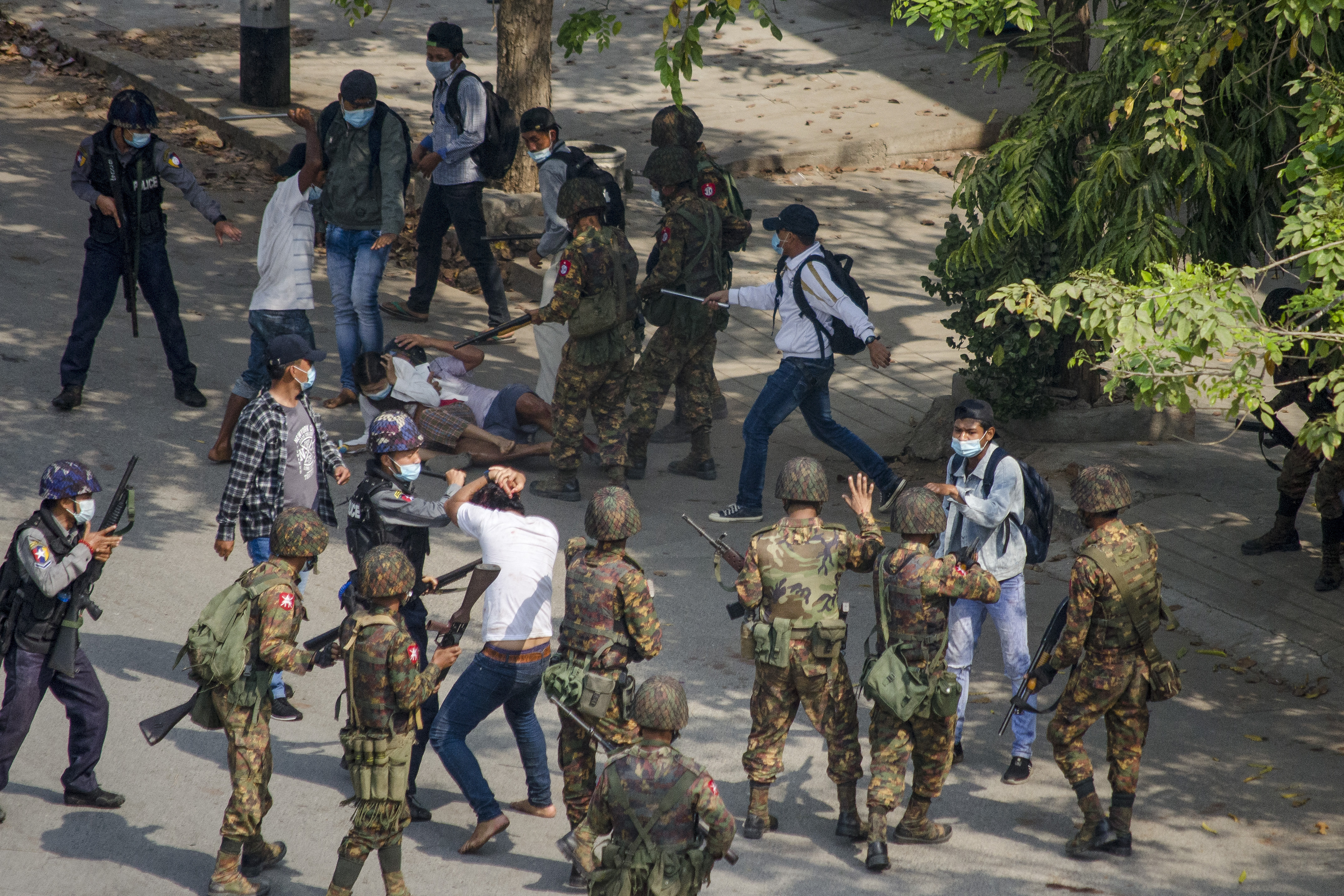 Soldiers-3.jpg Soldiers-3.jpg