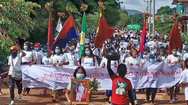 တစ်နိုင်ငံလုံးမှာ ဒေါ်အောင်ဆန်းစုကြည်မွေးနေ့ ပန်းသပိတ်နဲ့ လူထုလှုပ်ရှားမှုပြုလုပ် တစ်နိုင်ငံလုံးမှာ ဒေါ်အောင်ဆန်းစုကြည်မွေးနေ့ ပန်းသပိတ်နဲ့ လူထုလှုပ်ရှားမှုပြုလုပ်