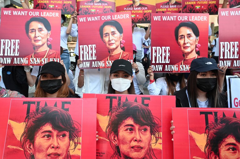 2021-02-14T000000Z_1811515401_RC21SL9HRX1R_RTRMADP_3_MYANMAR-POLITICS.JPG 2021-02-14T000000Z_1811515401_RC21SL9HRX1R_RTRMADP_3_MYANMAR-POLITICS.JPG
