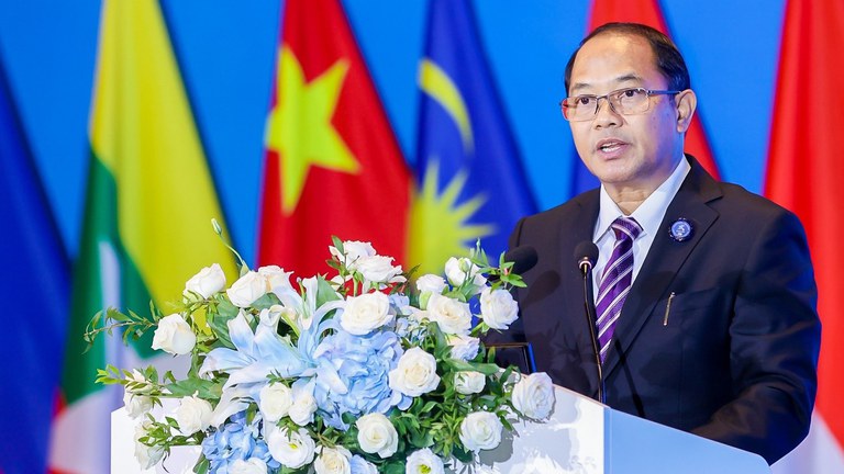 အာဆီယံ-တရုတ် နျူကလီးယားနည်းပညာအား ငြိမ်းချမ်းစွာအသုံးပြုခြင်း ဖိုရမ်တွင် တရုတ်နိုင်ငံဆိုင်ရာ မြန်မာသံအမတ် ဦးတင်မောင်ဆွေအား ၂၀၂၃ ခုနှစ် စက်တင်ဘာလ ၁၆ ရက်နေ့က တွေ့ရစဉ်။ (Photo: Ministry of Foreign Affairs Myanmar)