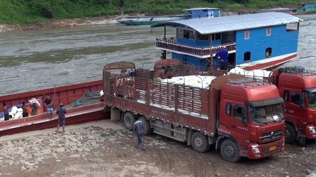trucks-mekong-river.jpg trucks-mekong-river.jpg