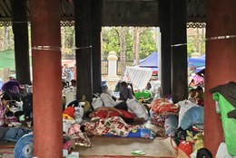 ငလျင်ဒဏ်သင့် ပြည်သူအချို့ နိုင်ငံတကာအထောက်အပံ့နဲ့ အလှမ်းဝေးနေ