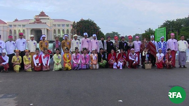 ethnics-622.JPG ethnics-622.JPG